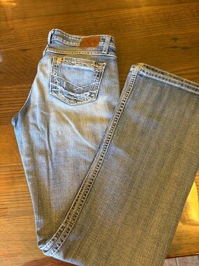 Light Wash Women's Jeans - Casual Straight Leg